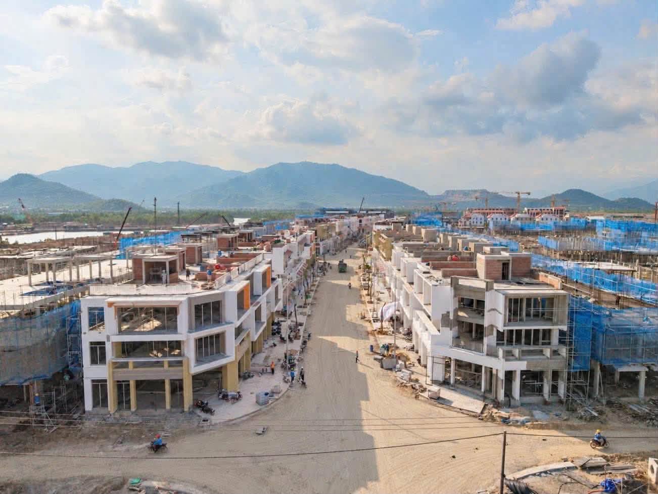 Tiến độ xây dựng Charmora City tháng 10.2026