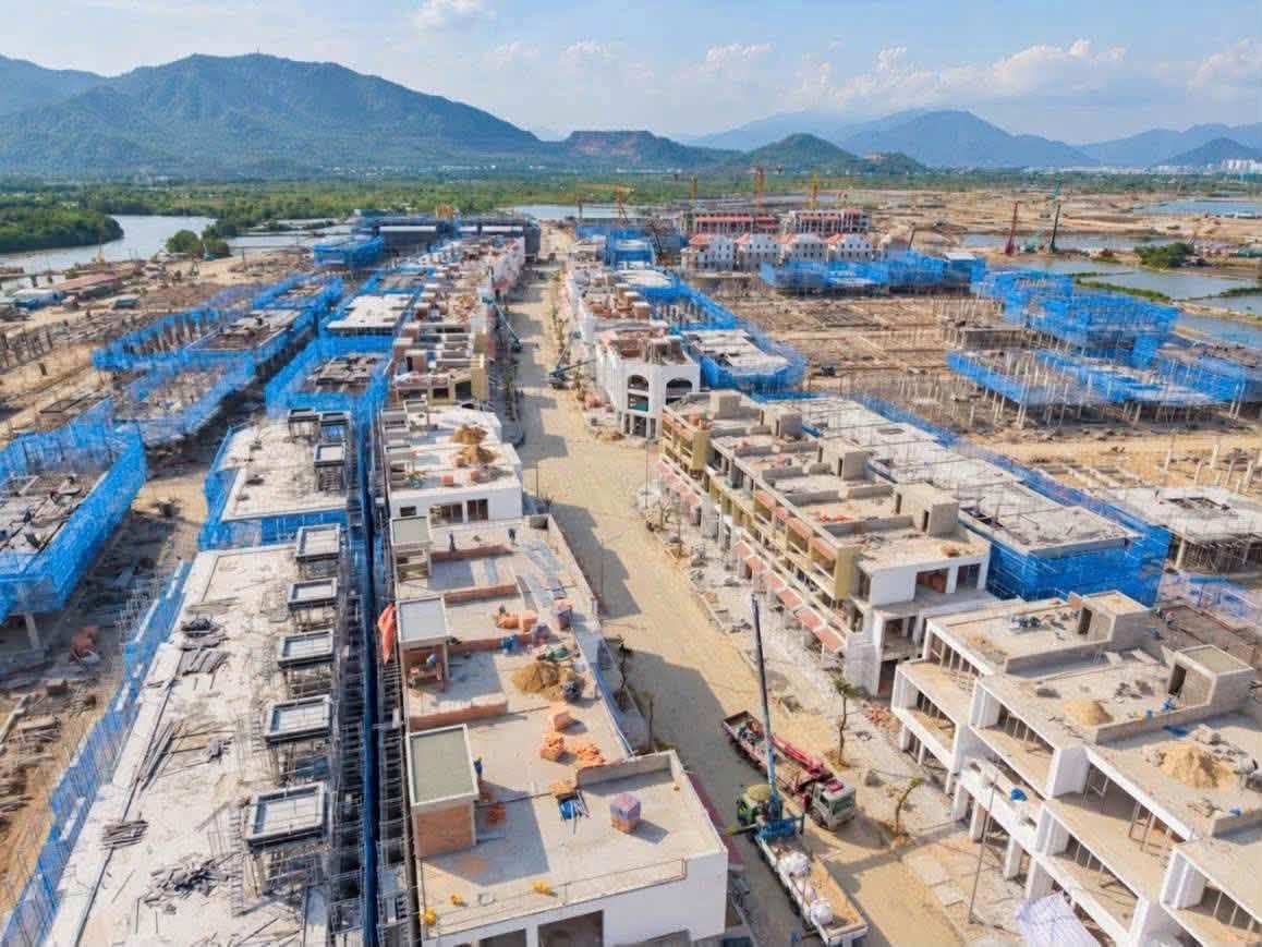 Tiến độ xây dựng Charmora City tháng 10.2026